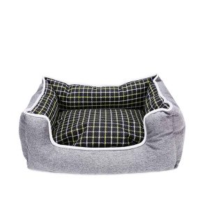 cama rectangular con diseño cuadriculado gris